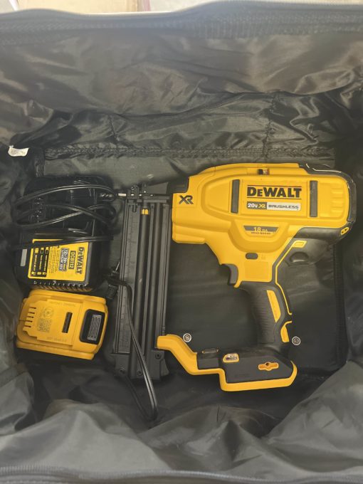 DEWALT 20Volt Max LithiumIon 18Gauge Cordless Brad Nailer Kit