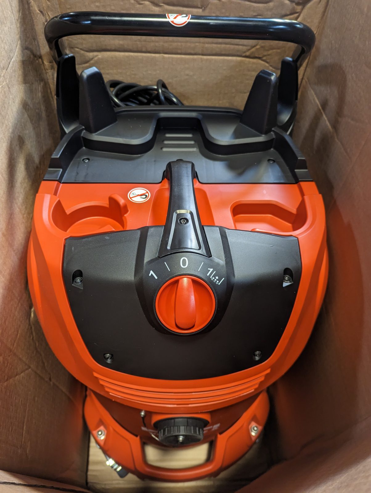 Hilti 16ft. Hose and 300 CFM VC 30017X Universal 17 Gal. Wet Dry